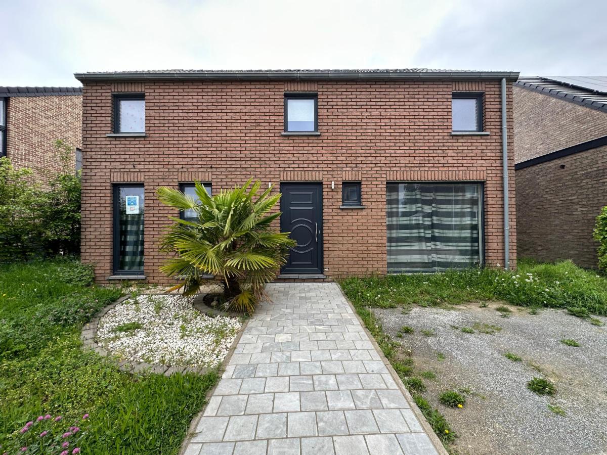 Maison 4 façades à Mons-Lez-Liège. 