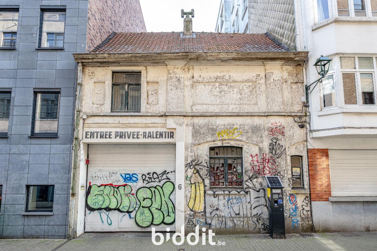 Un bâtiment à usage de logement et à rénover complètement