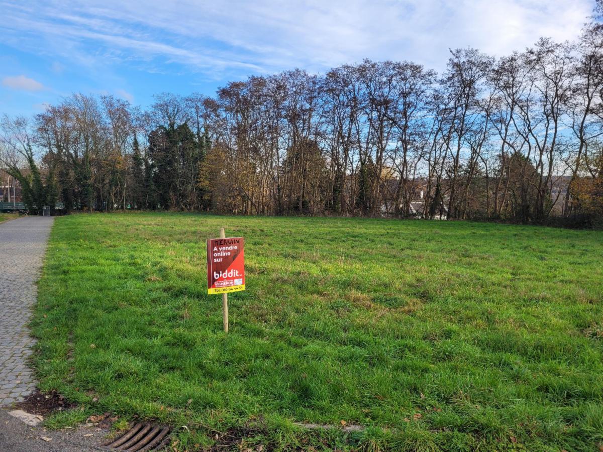 Terrain de de +-41 ares en zone d'habitat