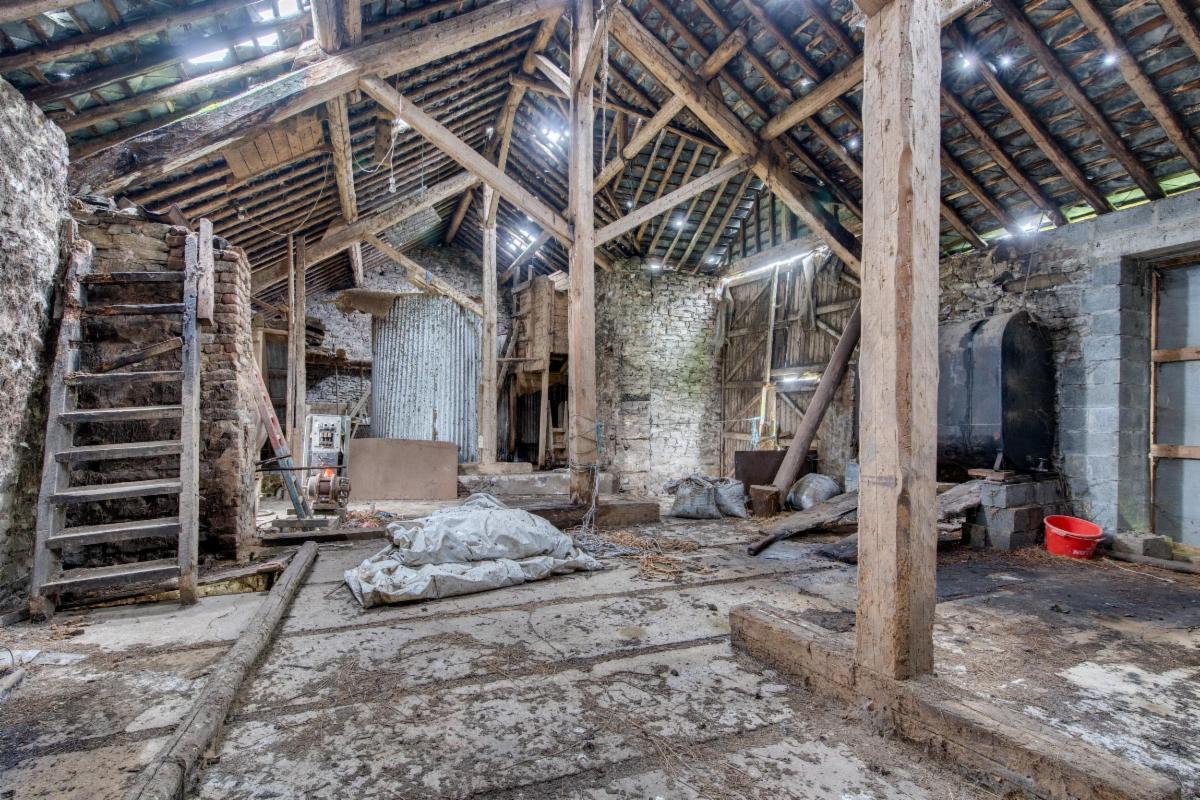 photo 9 du bien Ancienne ferme avec dépendances et terrains à Morhet