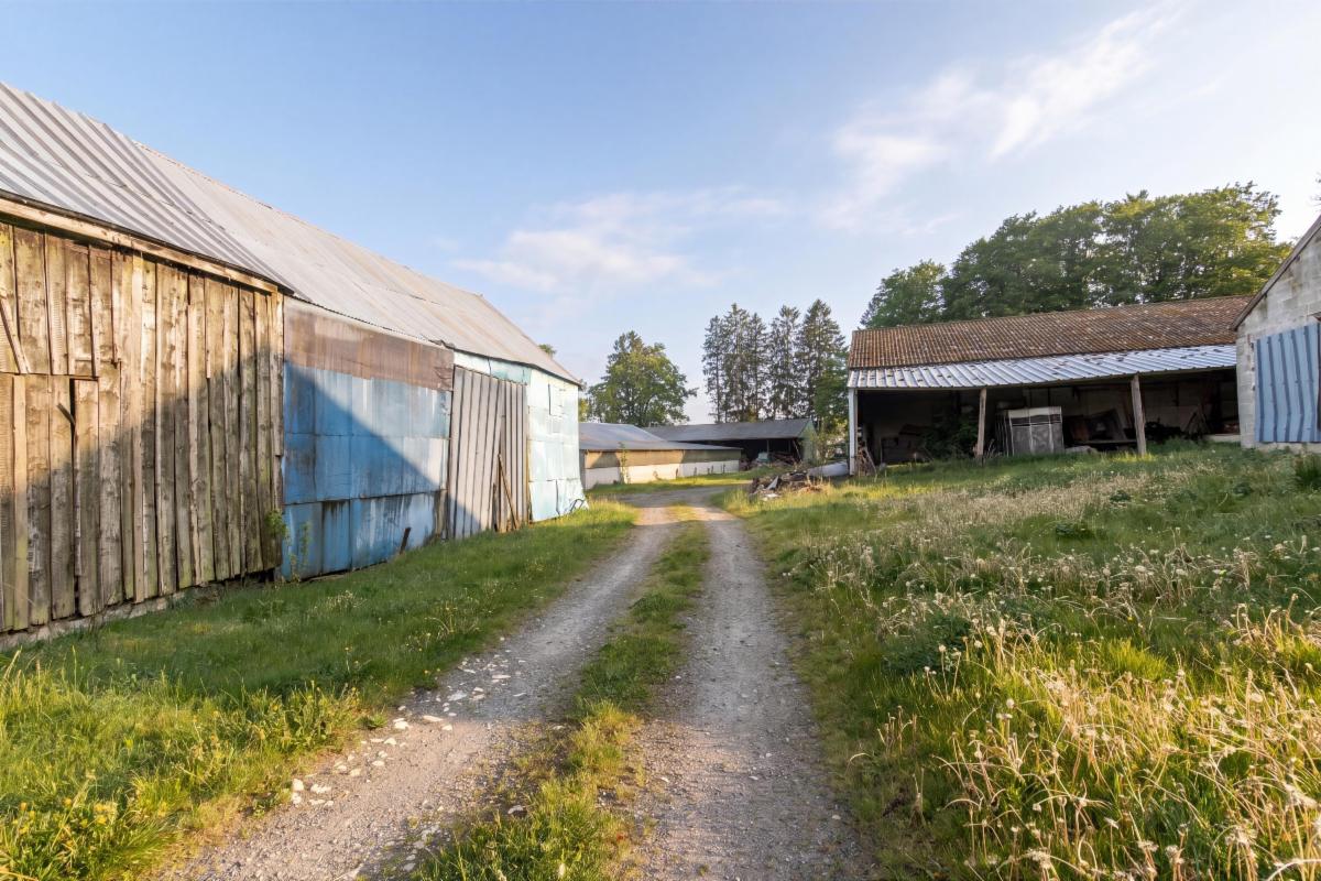 photo 15 du bien Ancienne ferme avec dépendances et terrains à Morhet