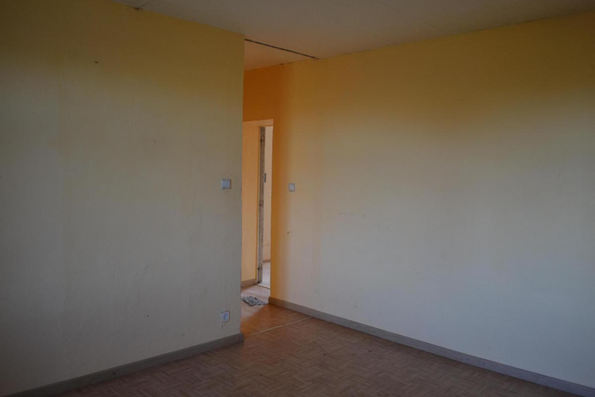 photo 15 du bien MAISON 3 FAÇADES AVEC JARDIN, ENTIÈREMENT À RÉNOVER.