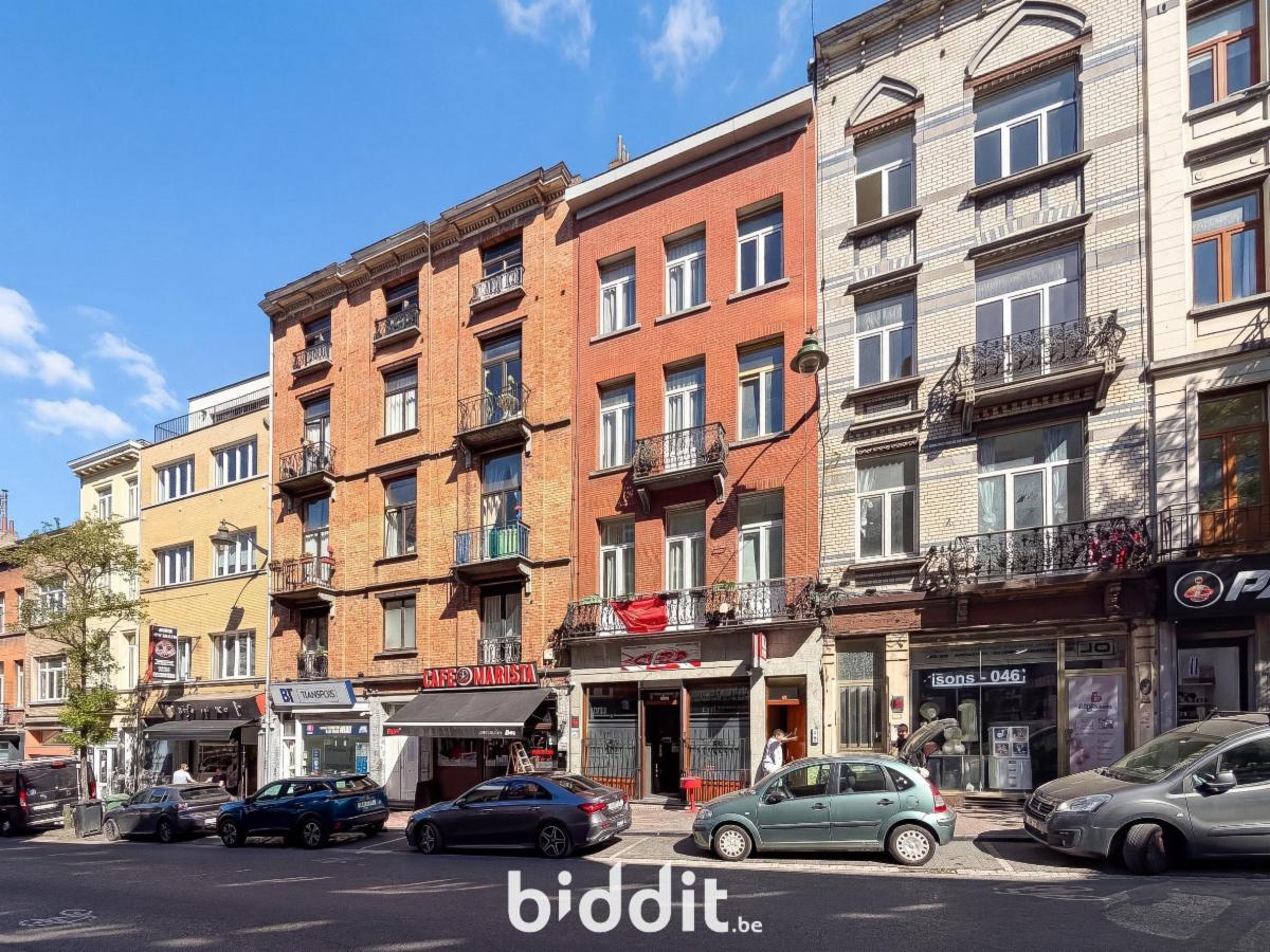 photo 2 du bien Une maison de commerce et de rapport avec bâtiment arrière