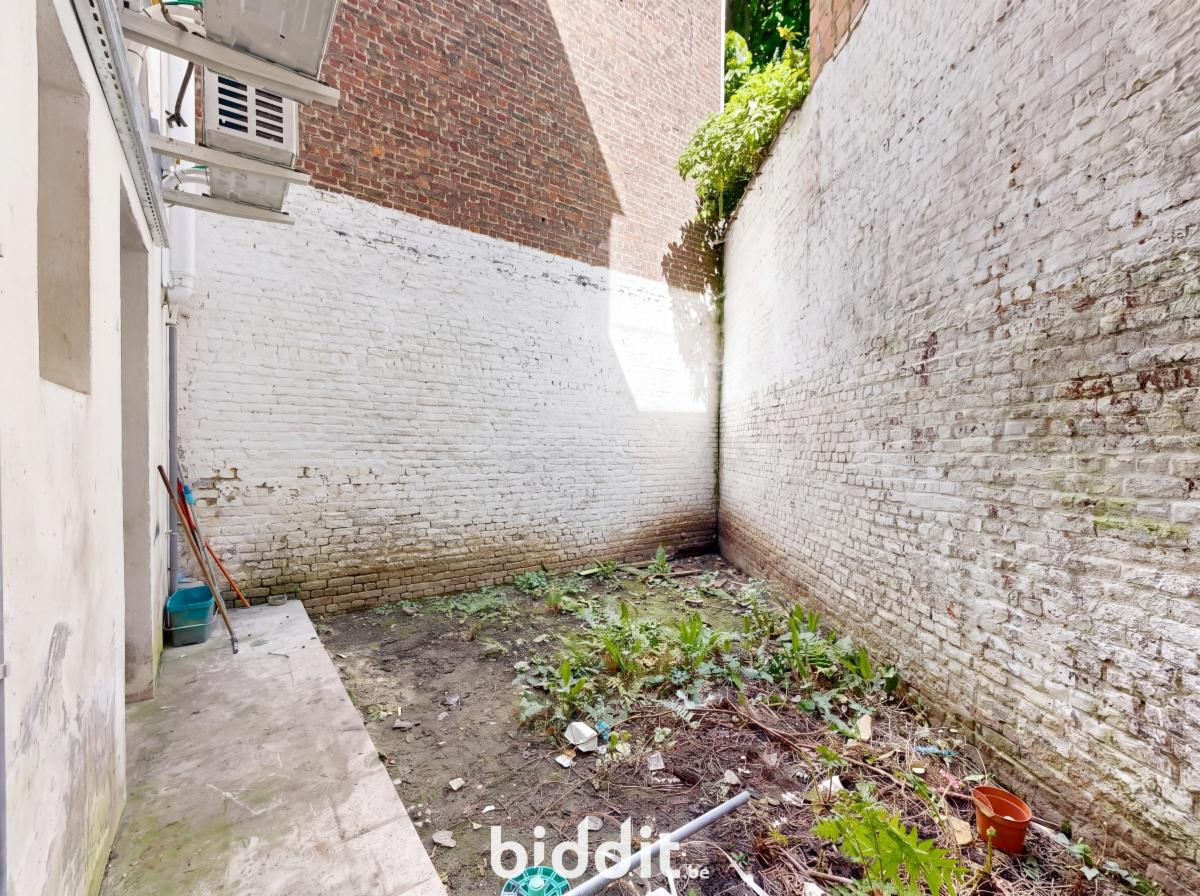 photo 3 du bien Une maison de commerce et de rapport avec bâtiment arrière