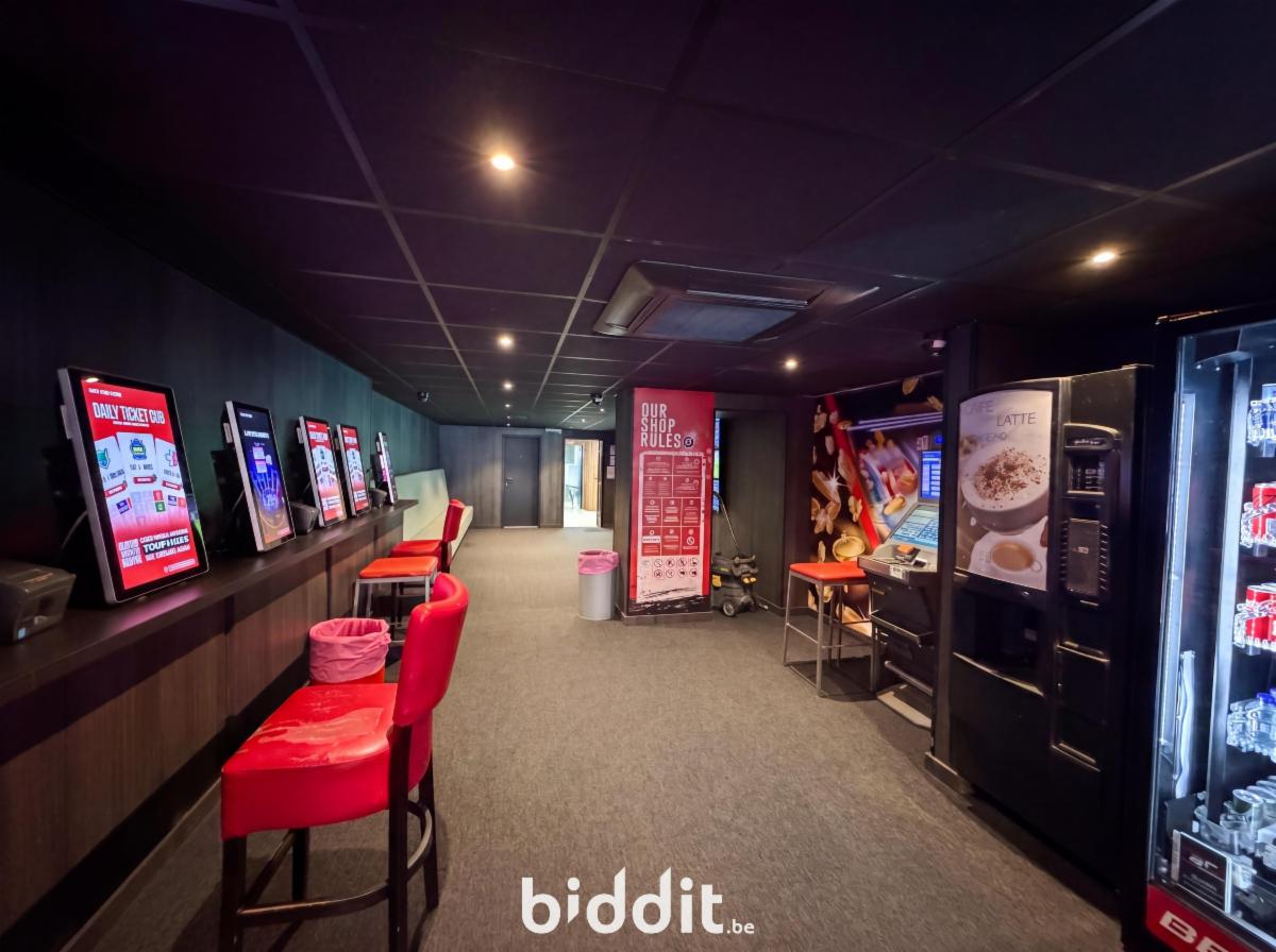 photo 4 du bien Une maison de commerce et de rapport avec bâtiment arrière