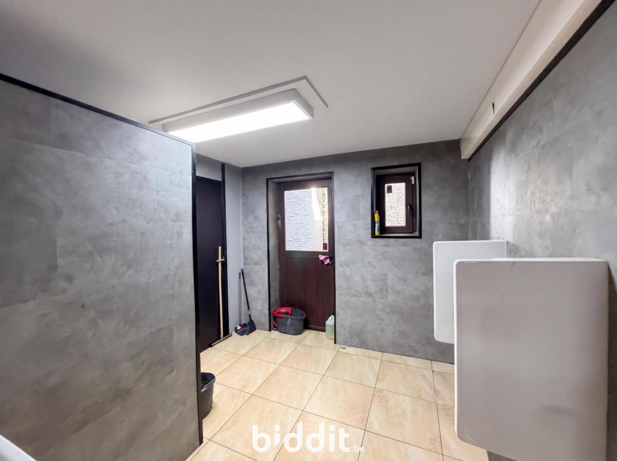 photo 28 du bien Une maison de commerce et de rapport avec bâtiment arrière