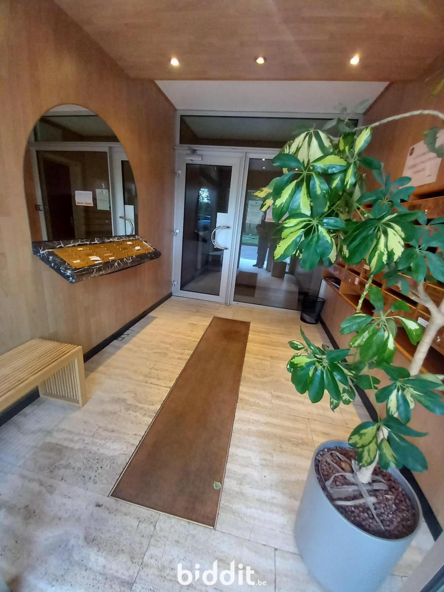 photo 5 du bien Appartement type « 2 ch. » au 8e ét. + caves n°s 3 et 4 