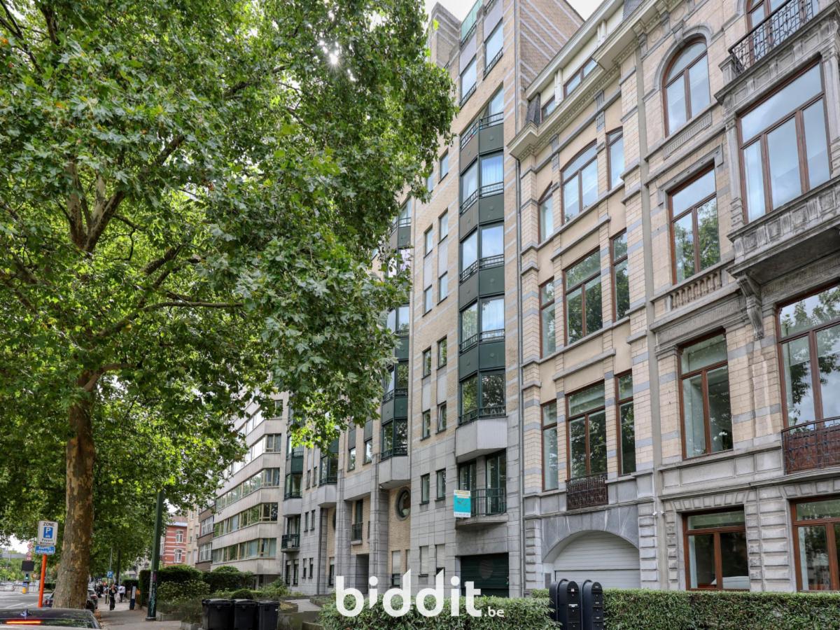 photo 2 du bien Un appartement au 4e ét. et un emplacement parking au 1er ss