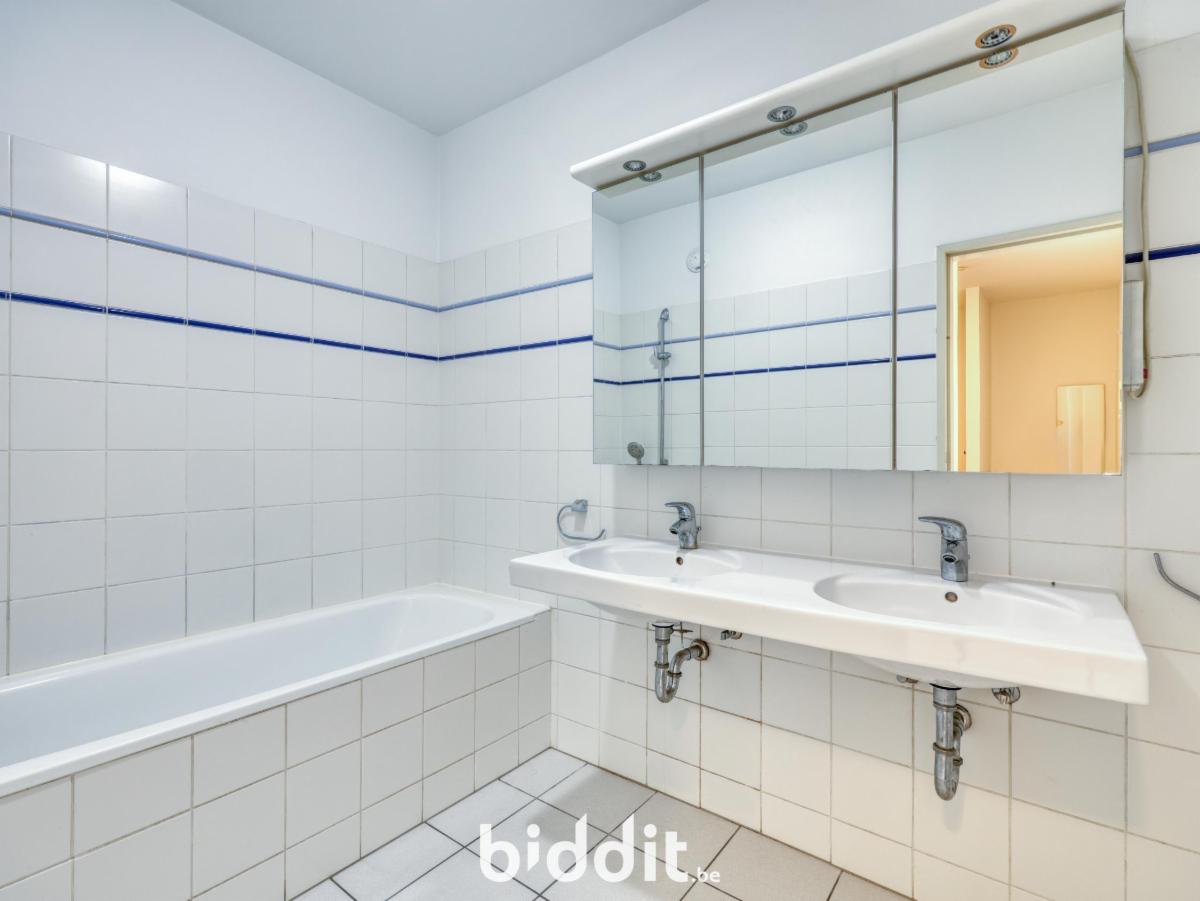 photo 10 du bien Un appartement au 4e ét. et un emplacement parking au 1er ss