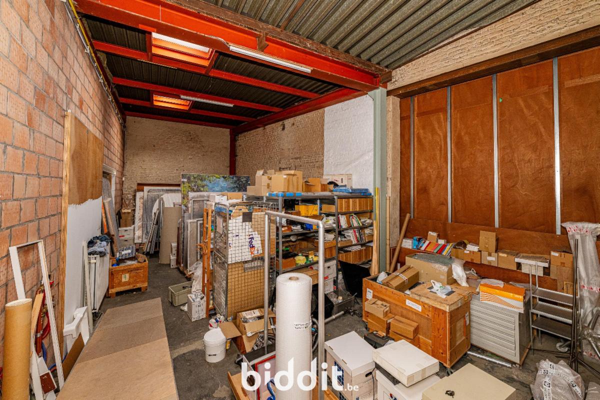 photo 7 du bien L’allée menant au garage au rdc. et atelier