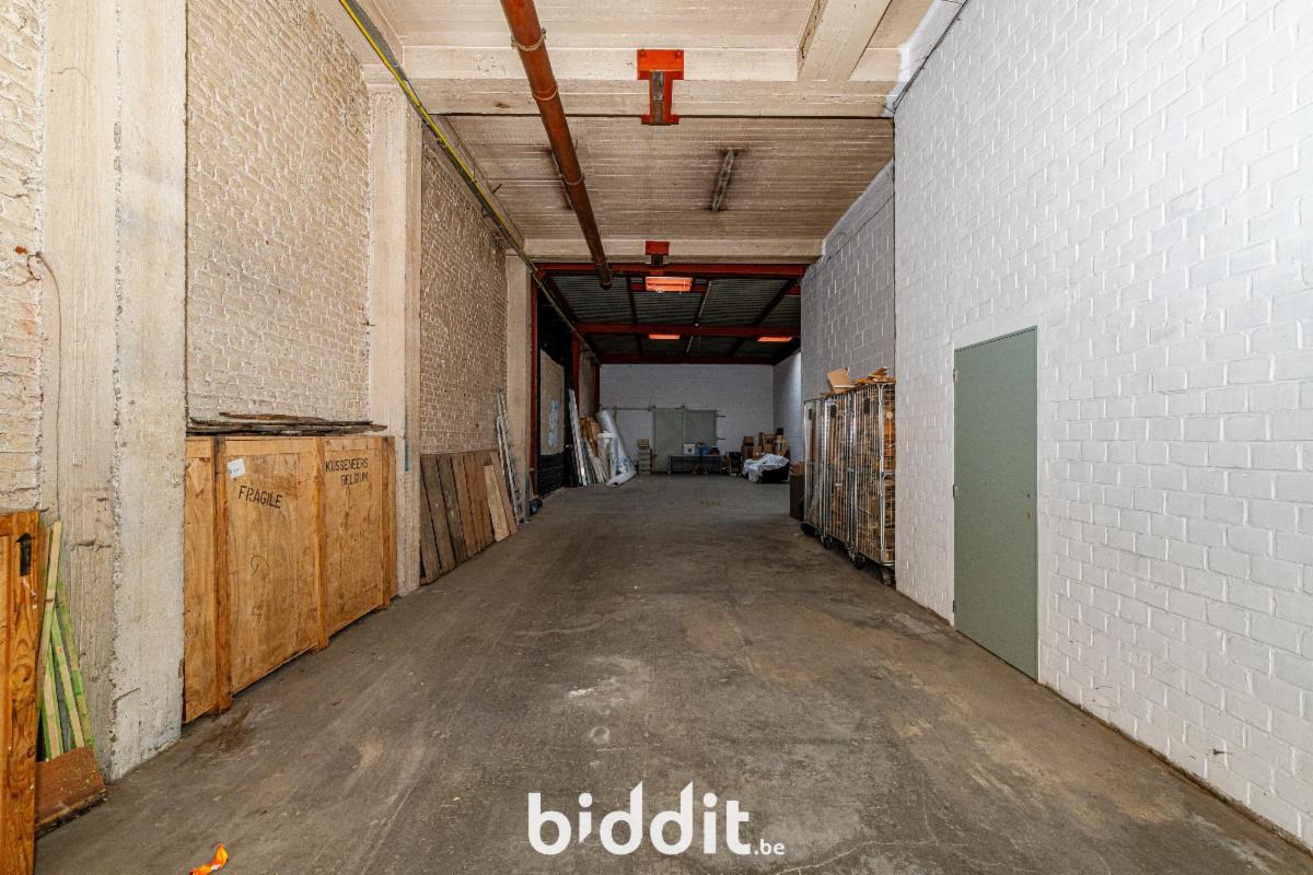 photo 10 du bien L’allée menant au garage au rdc. et atelier