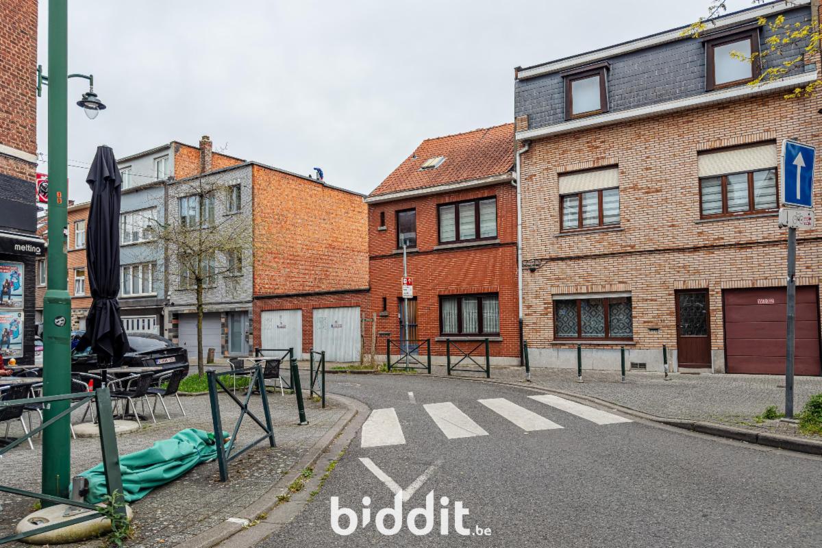 photo 6 du bien Une maison avec dépendances et garage