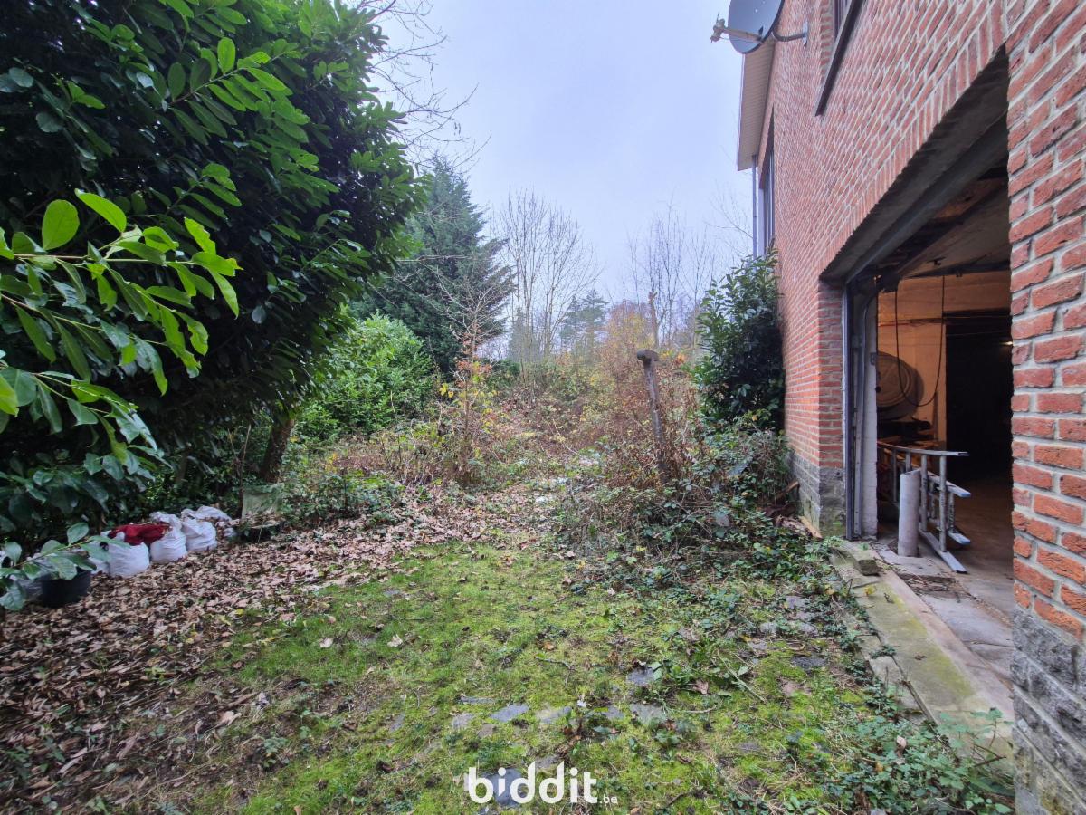 photo 2 du bien Une maison d’habitation à rénover avec rez-de-jardin