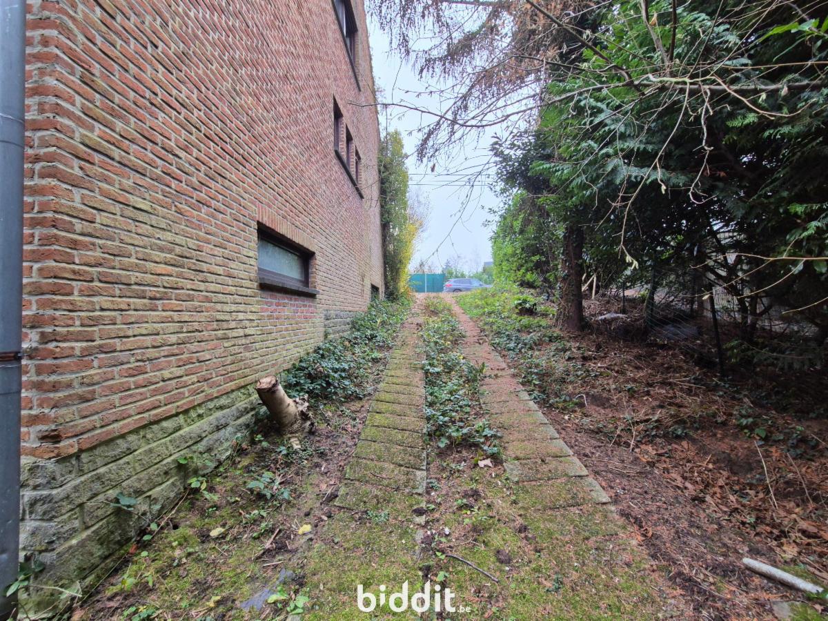 photo 3 du bien Une maison d’habitation à rénover avec rez-de-jardin