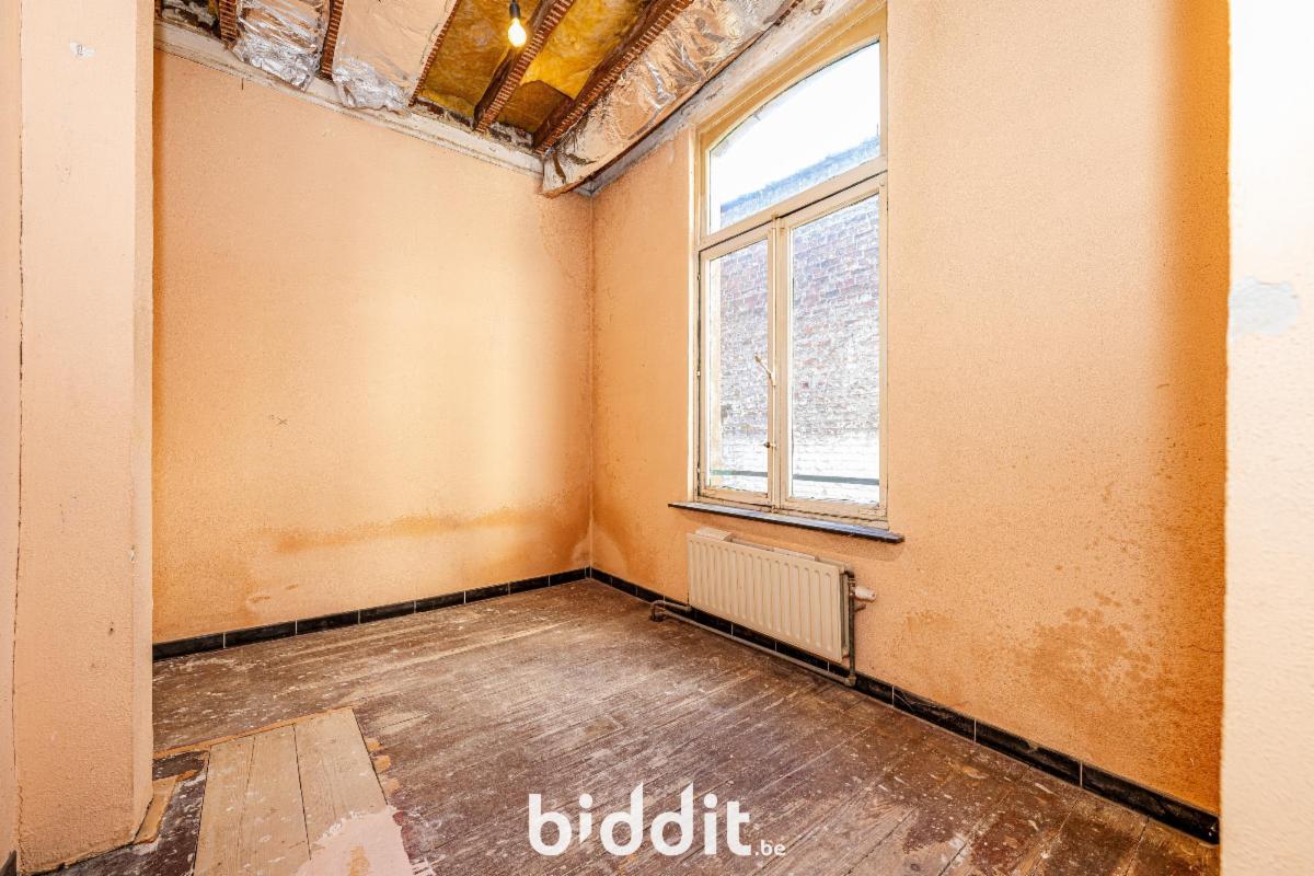 photo 10 du bien Maison d’habitation à rénover - permis division en 2 unités