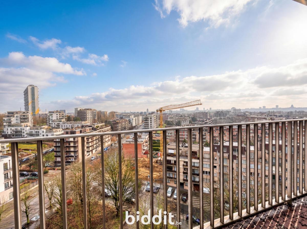 photo 2 du bien L’appartement au 9e étage + Les garages n°s 91 et 92