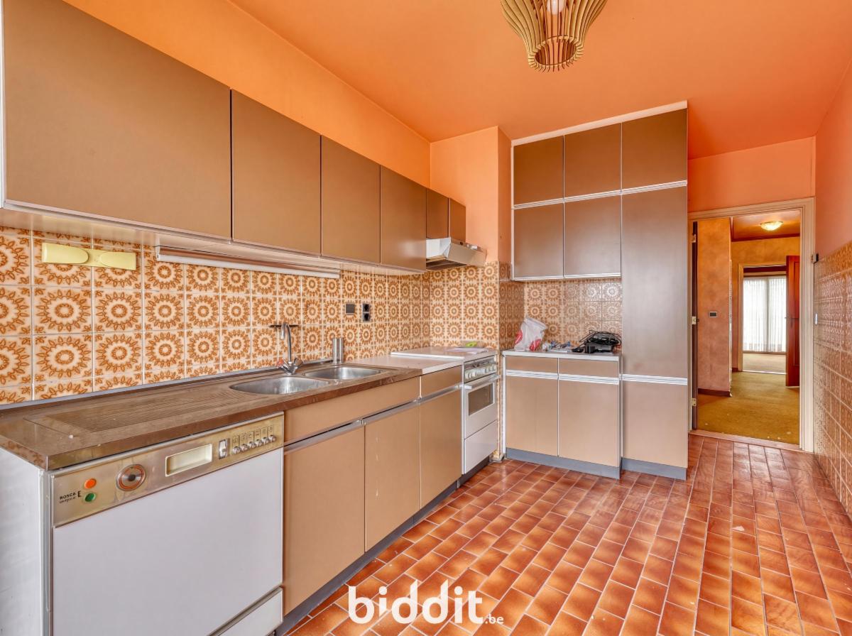 photo 3 du bien L’appartement au 9e étage + Les garages n°s 91 et 92