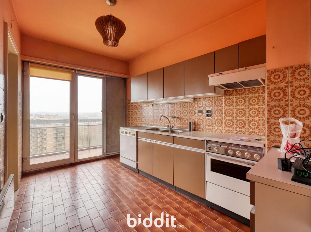 photo 4 du bien L’appartement au 9e étage + Les garages n°s 91 et 92