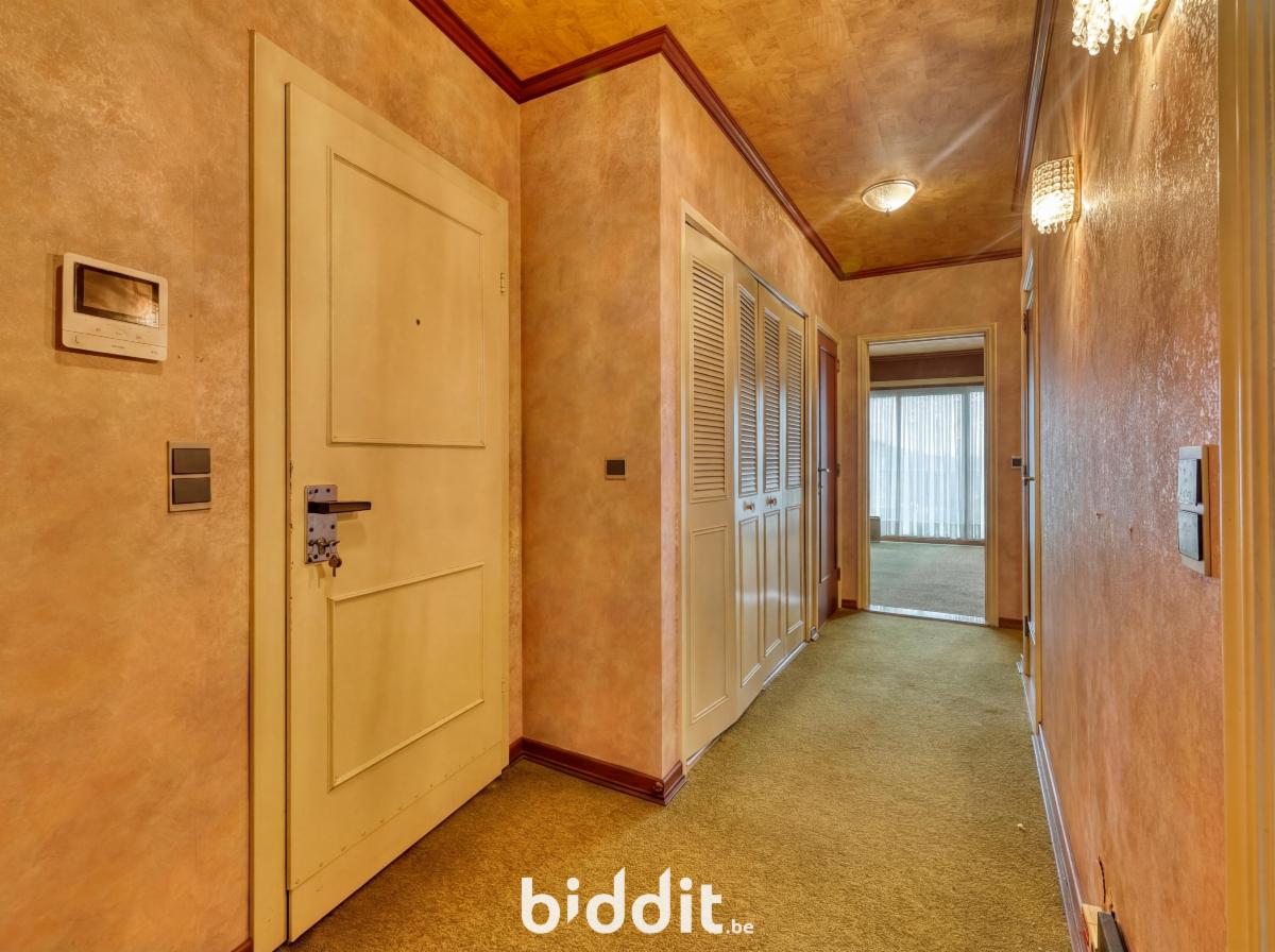 photo 5 du bien L’appartement au 9e étage + Les garages n°s 91 et 92
