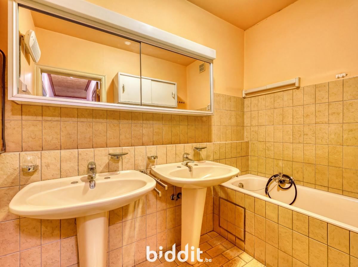 photo 9 du bien L’appartement au 9e étage + Les garages n°s 91 et 92