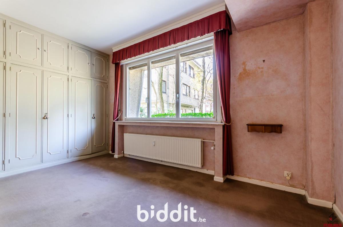 photo 8 du bien Local à usage de bureaux + appartement + garage 