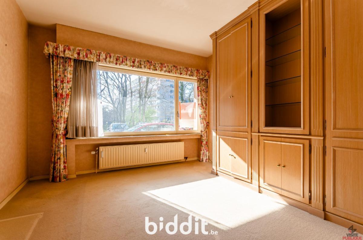 photo 10 du bien Local à usage de bureaux + appartement + garage 