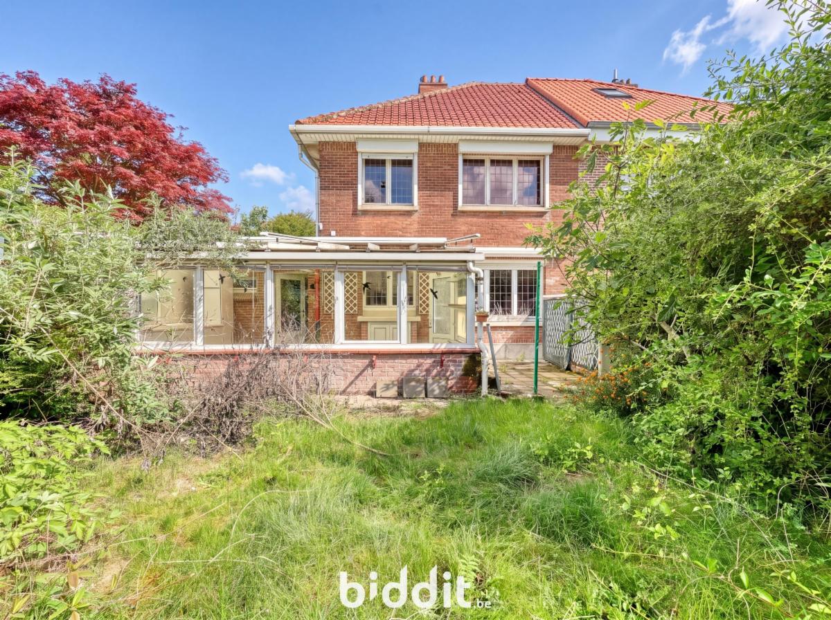 photo 2 du bien Une maison d’habitation à un étage avec jardin