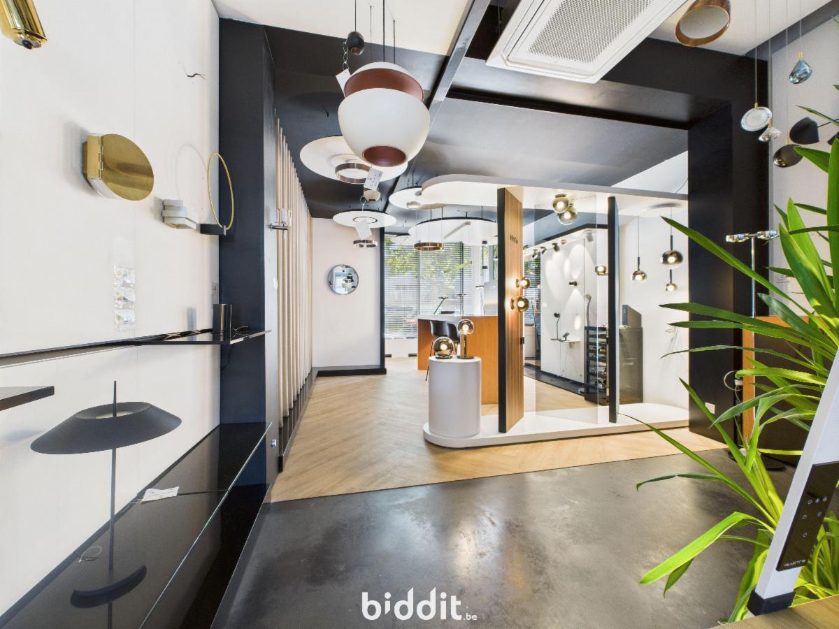 photo 2 du bien 3 commerces - 2 ateliers - 1 parking